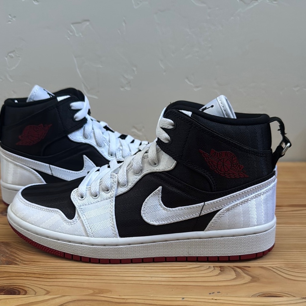 Air Jordan 1 Mid SE Utility "White/Black/Gym Red" sneakers